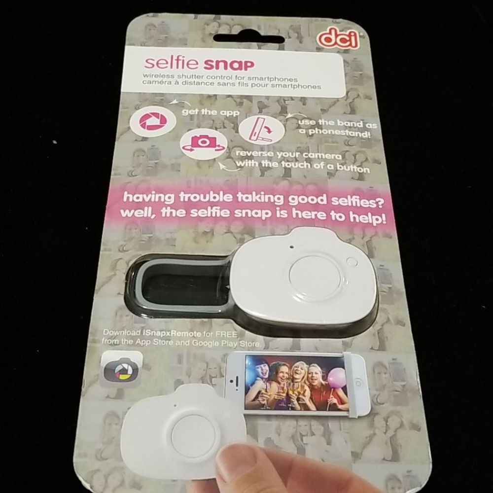 Selfie snap, by dci, BNWT, white